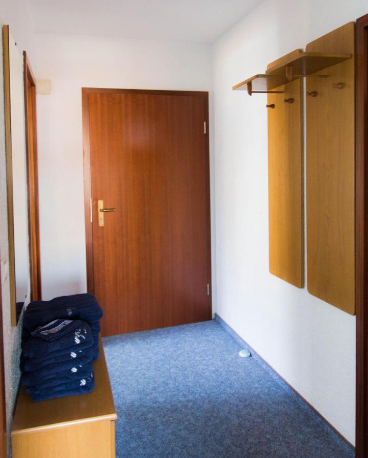 Ferienwohnungen-Neue-Tiefe-Wohnung-Kleiderbuegel Neue Tiefe Fehmarn Exterior foto