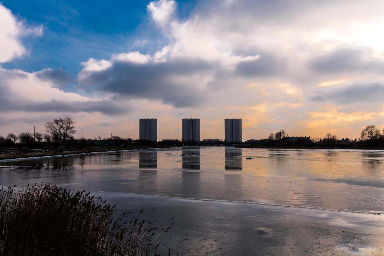 Ferienwohnungen-Neue-Tiefe-Wohnung-Kleiderbuegel Neue Tiefe Fehmarn Exterior foto