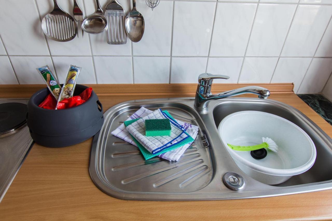 Ferienwohnungen-Neue-Tiefe-Wohnung-Kleiderbuegel Neue Tiefe Fehmarn Exterior foto
